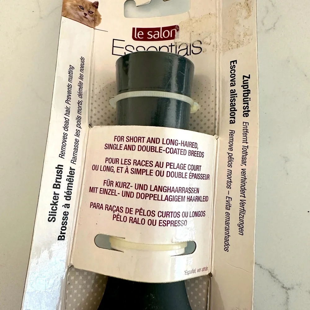 NWT Le Salon Essentials Cat Brush